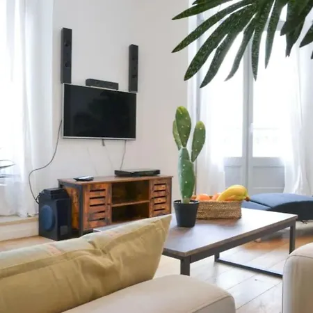 Centre-ville Spacieux, Elegant / Climatisation 公寓 *