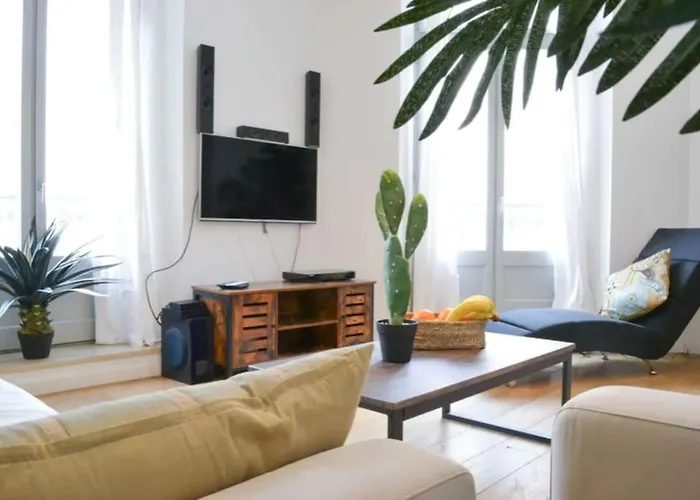 Centre-ville Spacieux, Elegant / Climatisation Apartment *